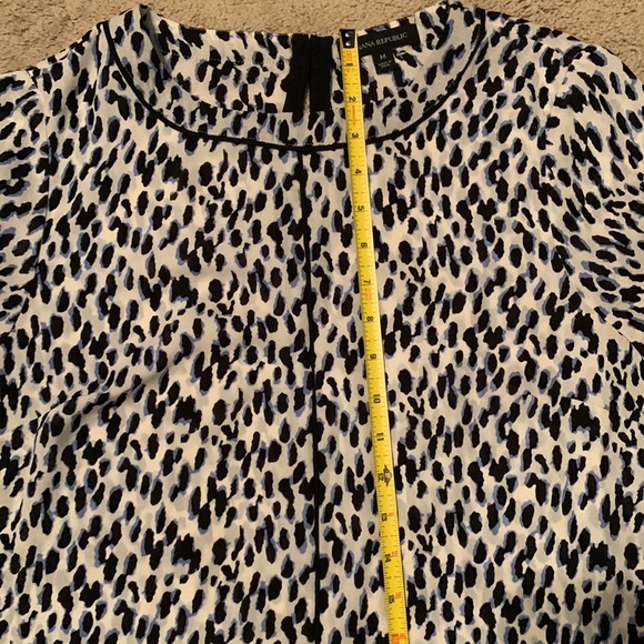 Banana Republic Animal Print Short Sleeve Ruffle Shirt. Size M. - Picture 13 of 15